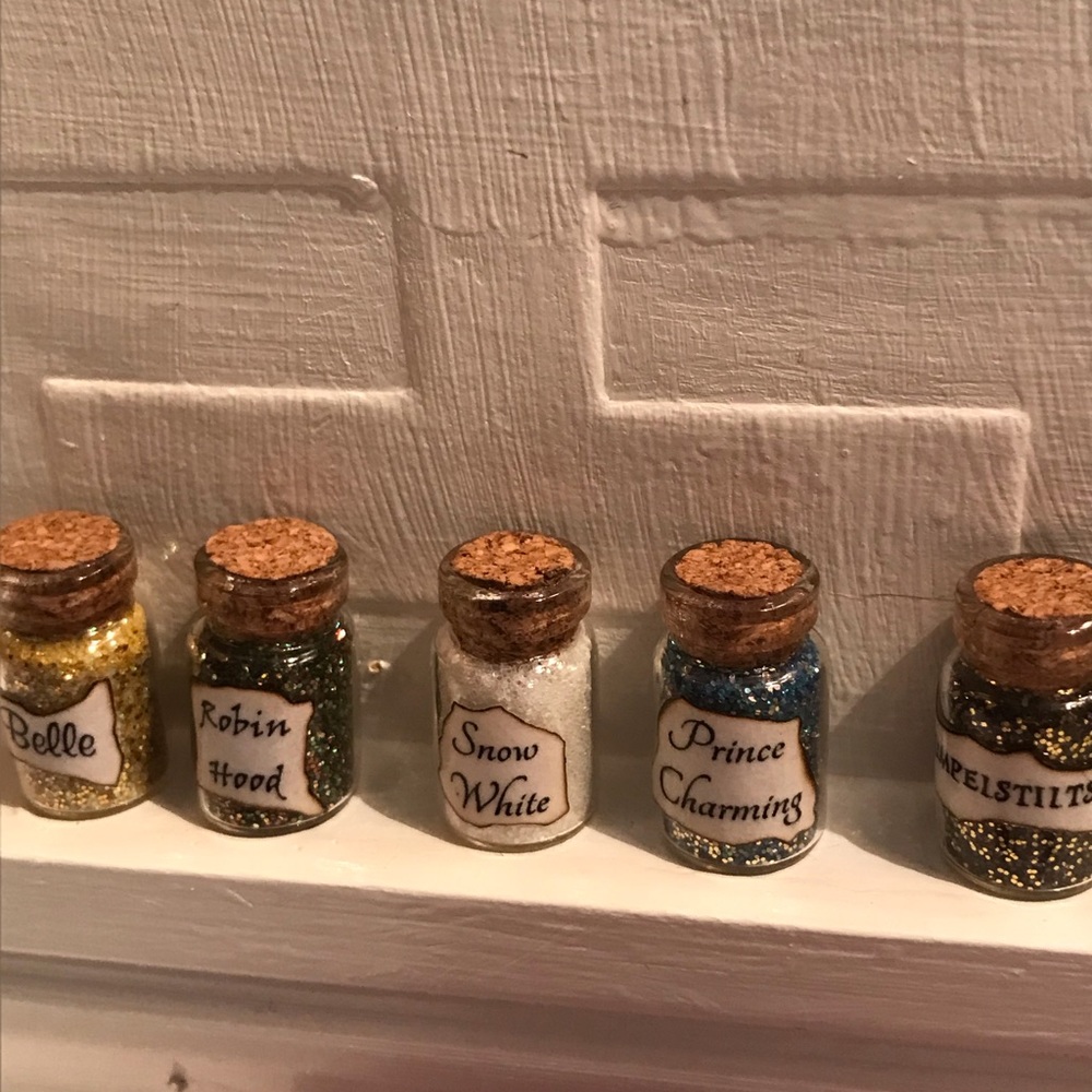 Mini Glitter Fairy Dust Tale Bottles Snow White Belle Capt Hook Dollhouse Jars - Picture 4 of 6
